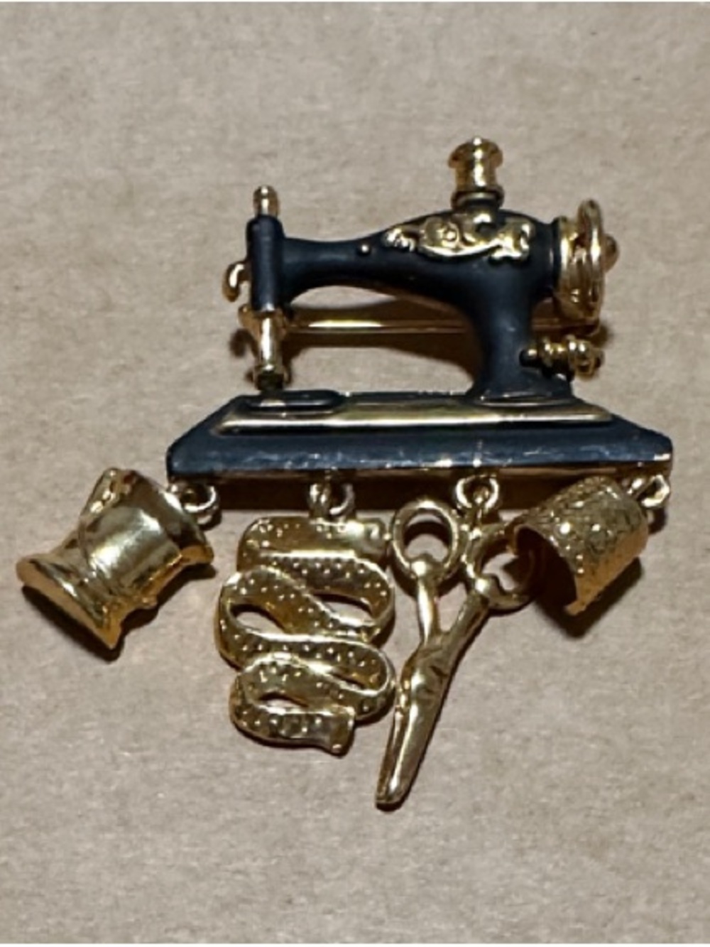 Vintage Sewing Machine Charm Brooch - Black and Gold